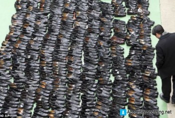 Ruba 1200 paia di scarpe
