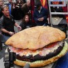 Tom Reader - L'Hamburger più grande del mondo