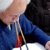 Zhou Mingdi l'uomo che scrive con ogni parte del corpo