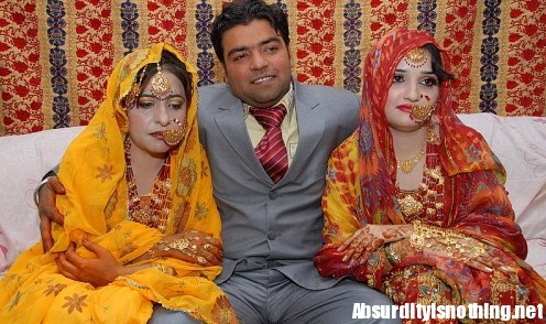 Un uomo Pakistano alcuni giorni fa ha risolto una controversia familiare sposandosi con due donne in meno di 24 ore. Azhar Haidri ha attirato in questo modo l’attenzione dei media...