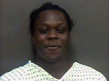 Roderick Lewis morde cane