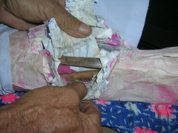 Le-Van dorme con la moglie defunta (7)