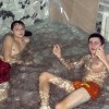 Trasformano il proprio salotto in una piscina